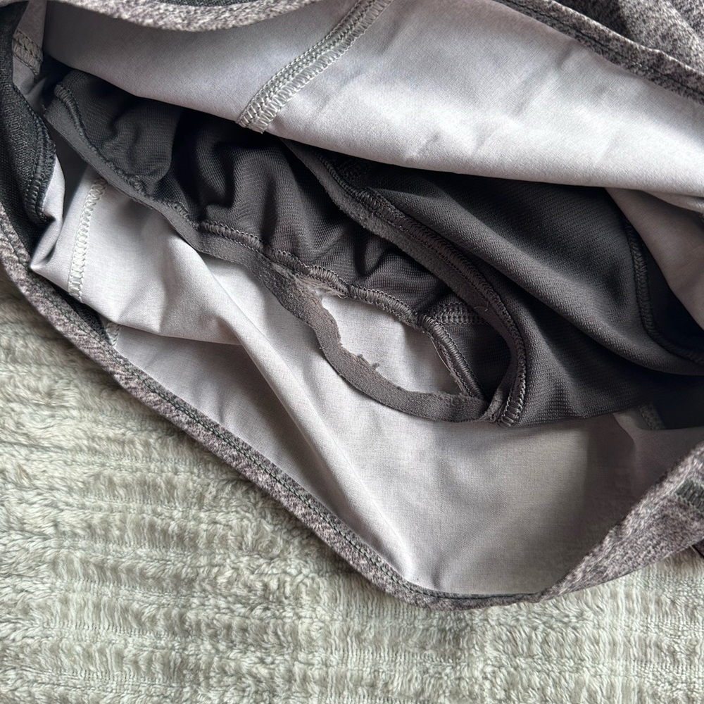 Women’s Heather Gray Active Running Shorts Lululemon Hotty Hots - Picture 4 of 7